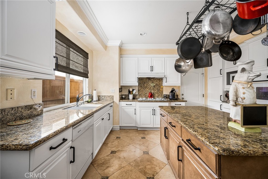 1241 N Fairbury Lane
