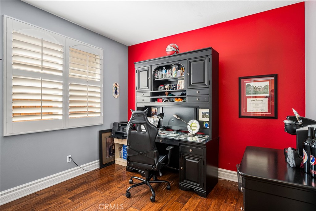 1241 N Fairbury Lane