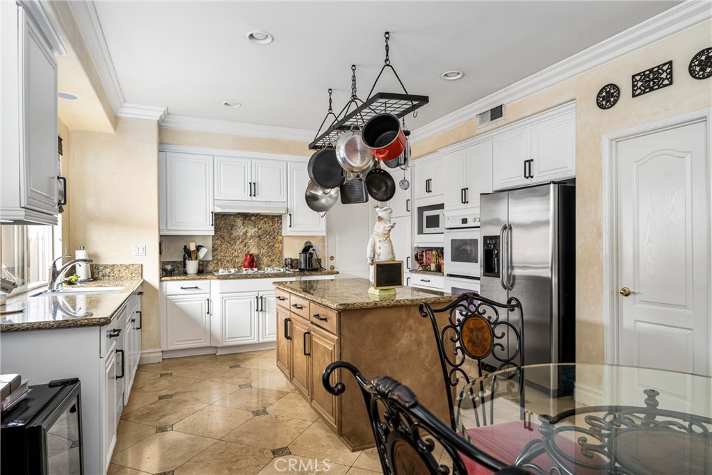 1241 N Fairbury Lane