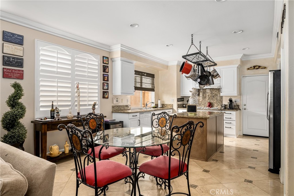 1241 N Fairbury Lane