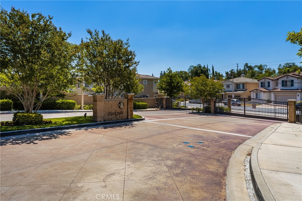 1241 N Fairbury Lane