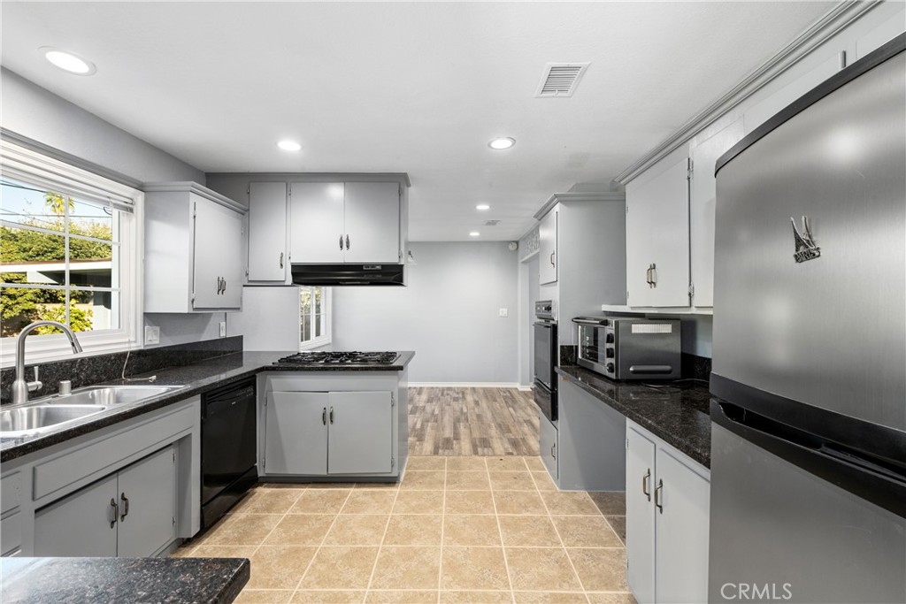 2427 E Normandy Drive