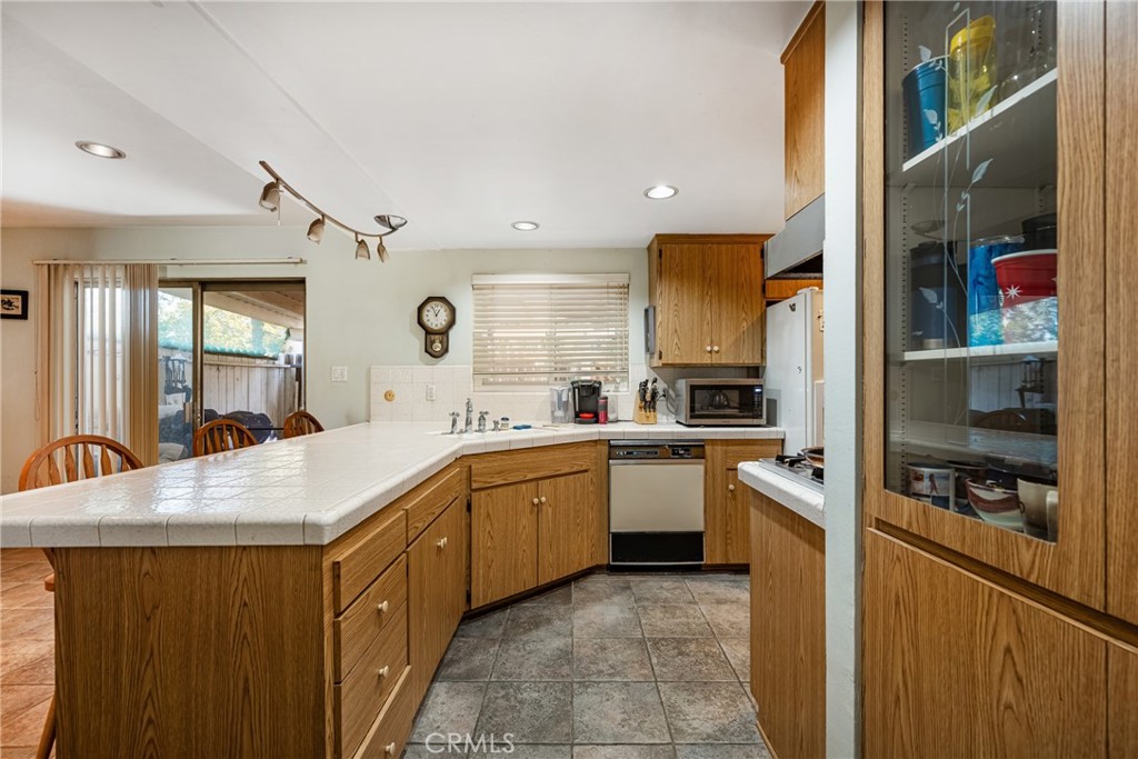 700 E Taft Avenue 16
