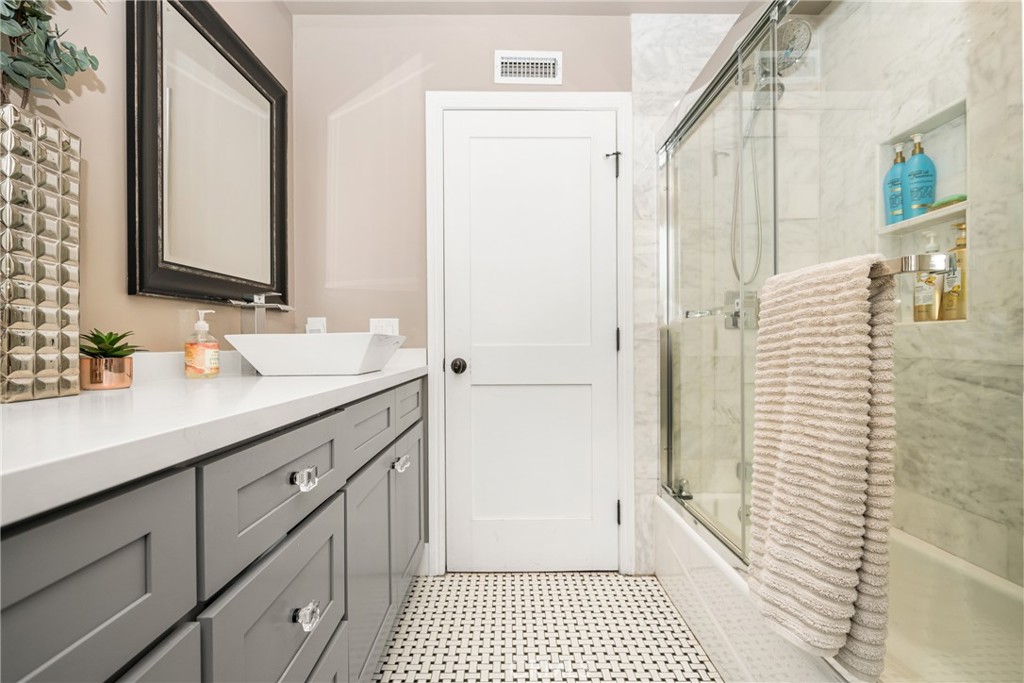 5631 E Mountain Avenue