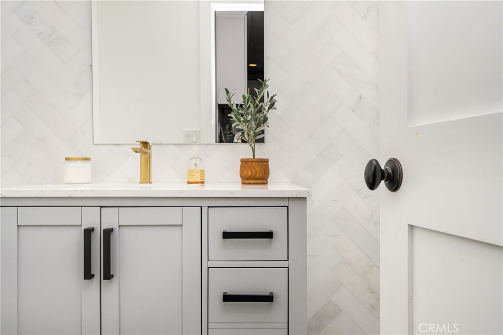 5631 E Mountain Avenue