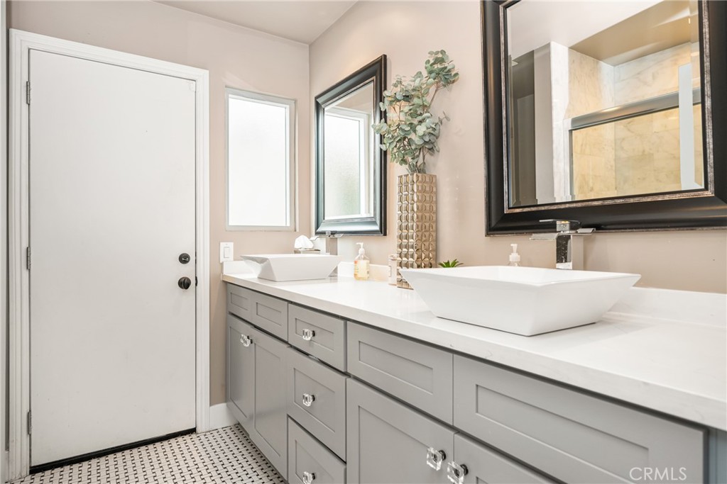 5631 E Mountain Avenue