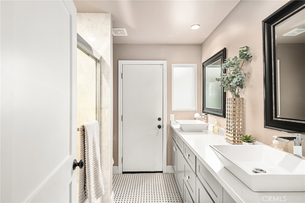 5631 E Mountain Avenue