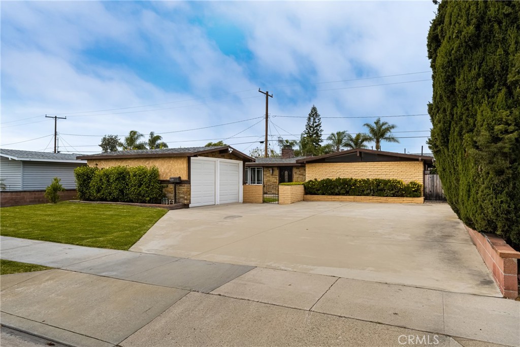2151 W Romneya Drive
