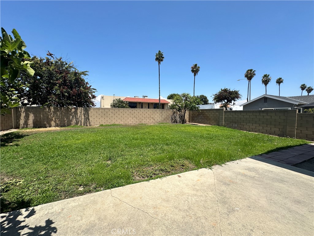 1581 W Elm Avenue