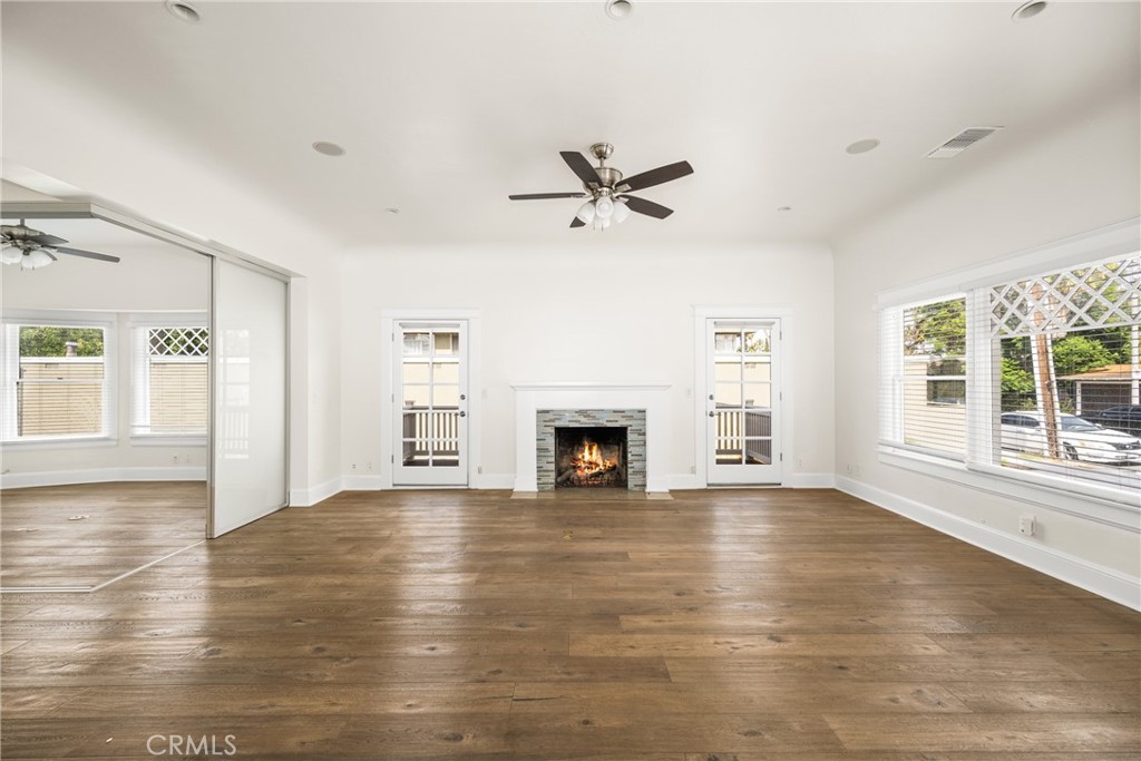 128 W Sycamore Street