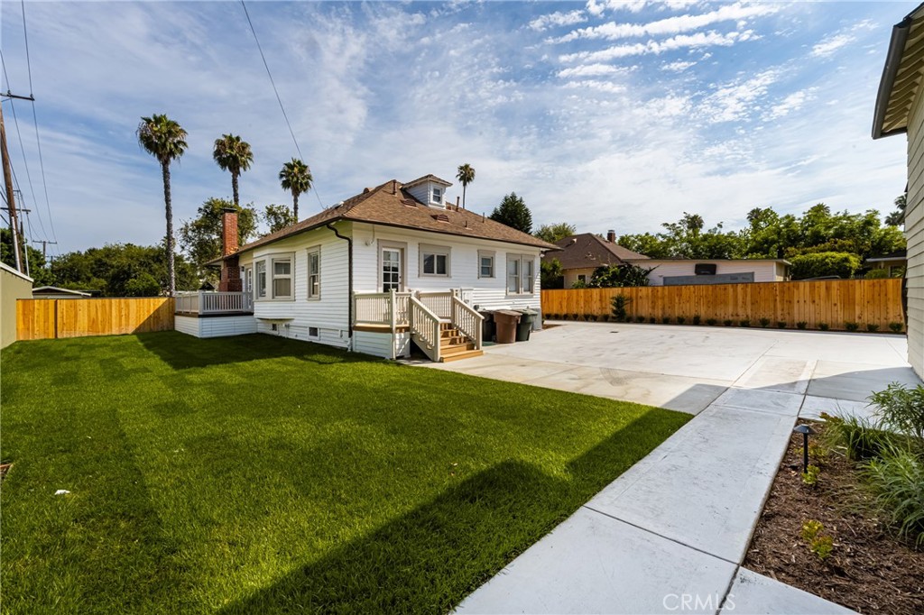128 W Sycamore Street