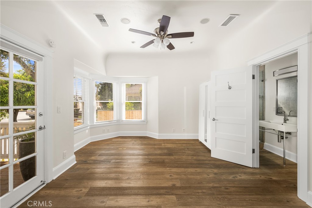 128 W Sycamore Street