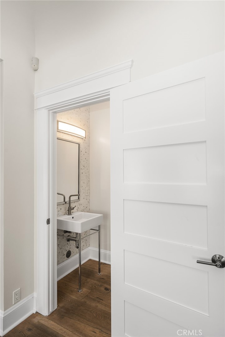 128 W Sycamore Street