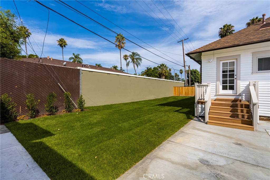 128 W Sycamore Street