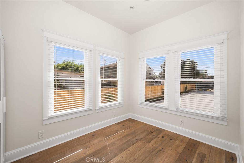 128 W Sycamore Street