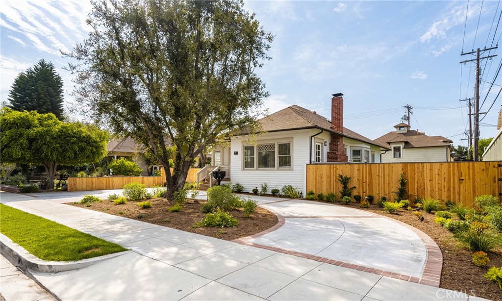 128 W Sycamore Street