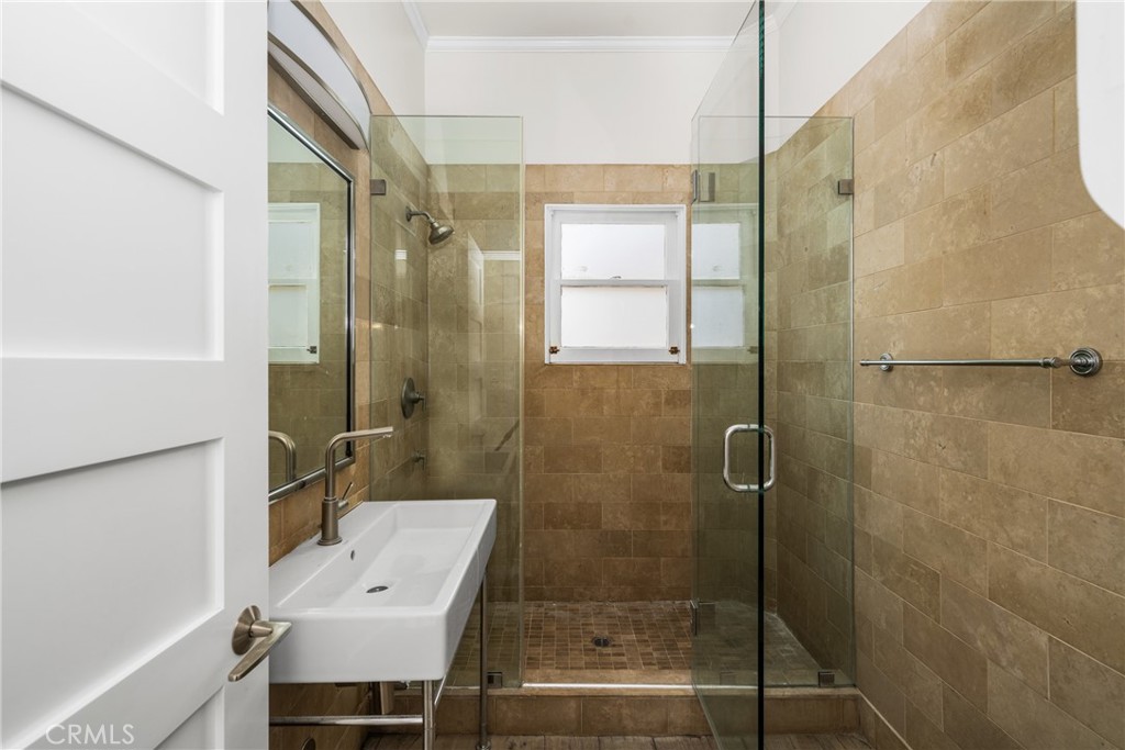 128 W Sycamore Street