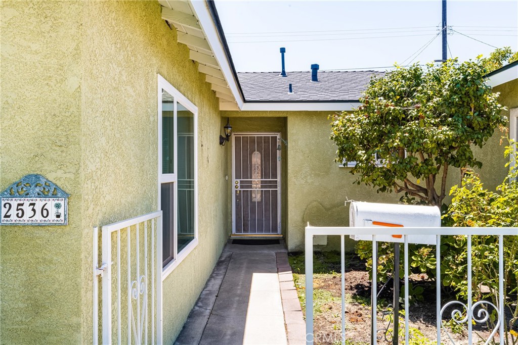 2536 W Greenacre Avenue