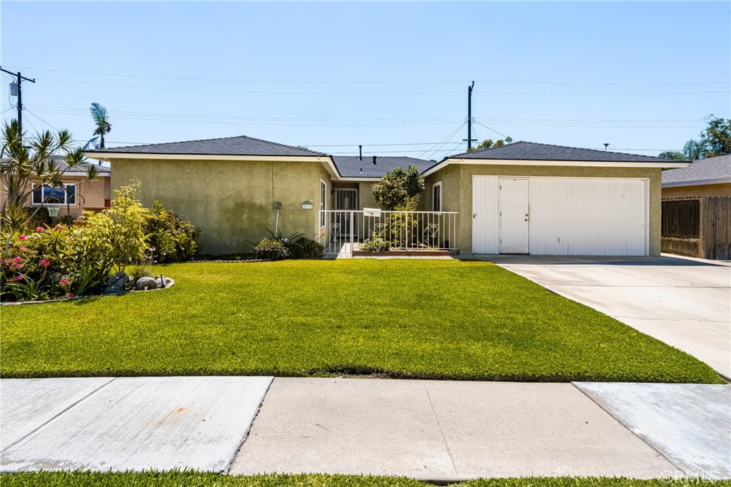 2536 W Greenacre Avenue
