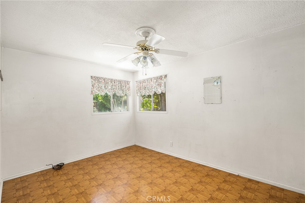 2536 W Greenacre Avenue