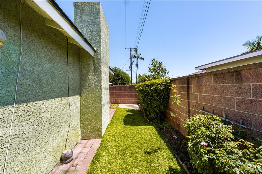 2536 W Greenacre Avenue