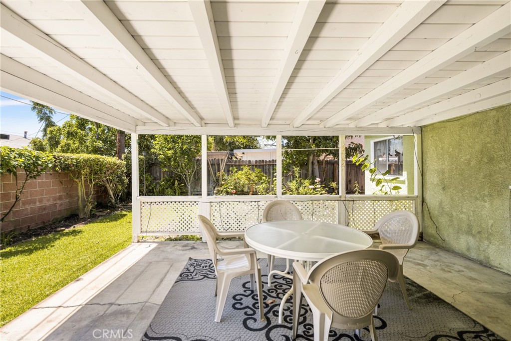 2536 W Greenacre Avenue