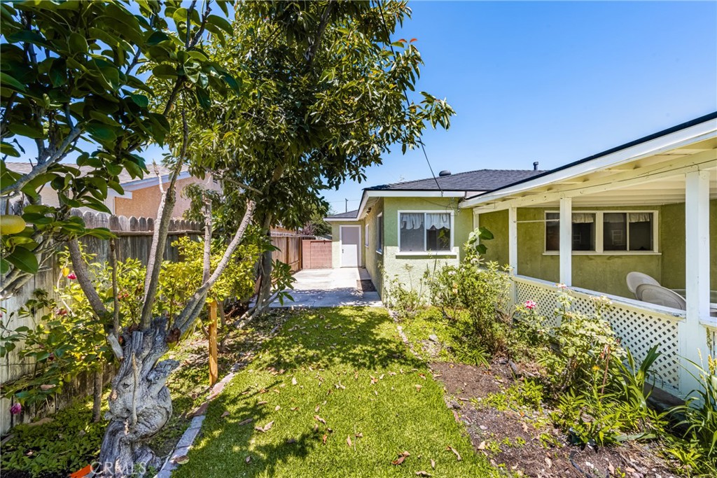 2536 W Greenacre Avenue