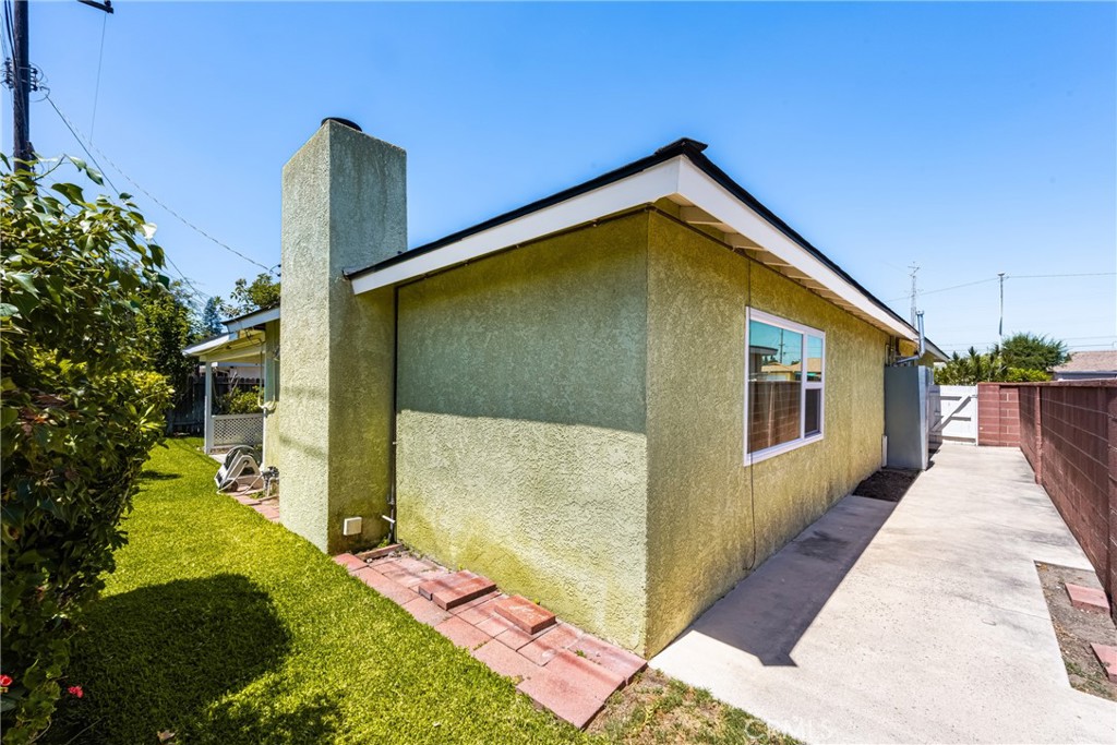 2536 W Greenacre Avenue