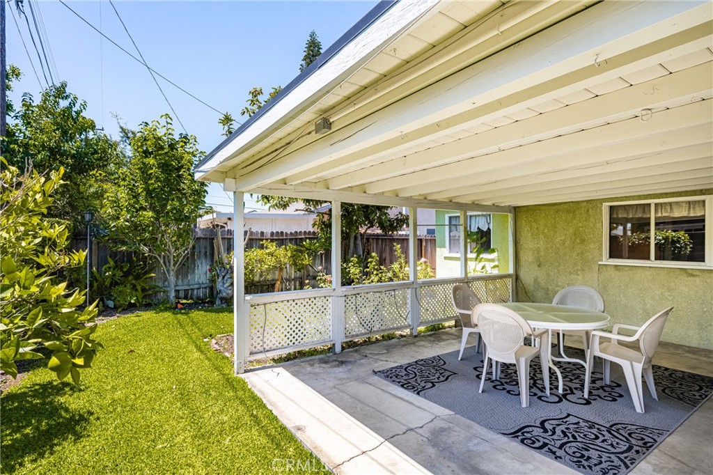 2536 W Greenacre Avenue