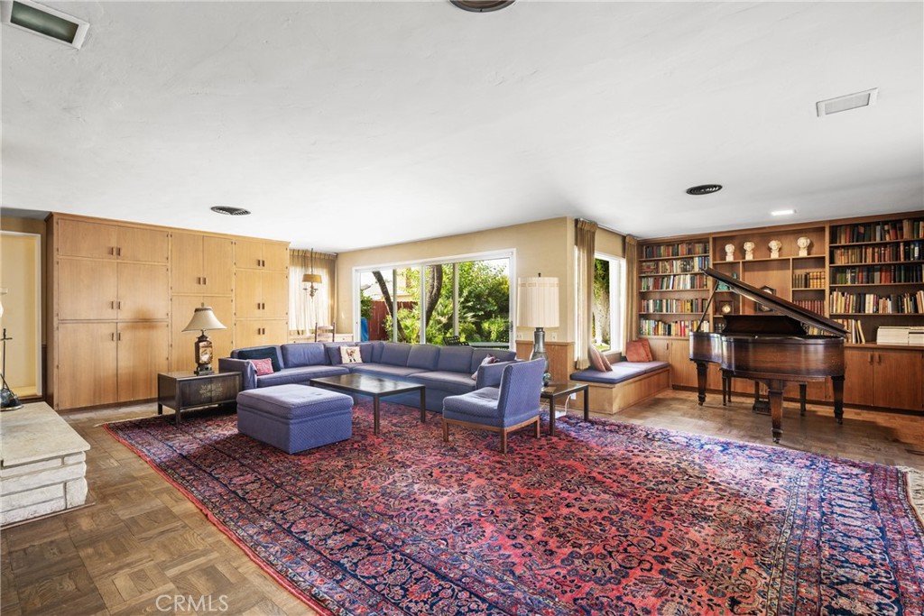 163 N Evelyn Drive