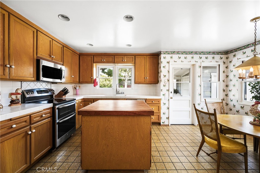 163 N Evelyn Drive