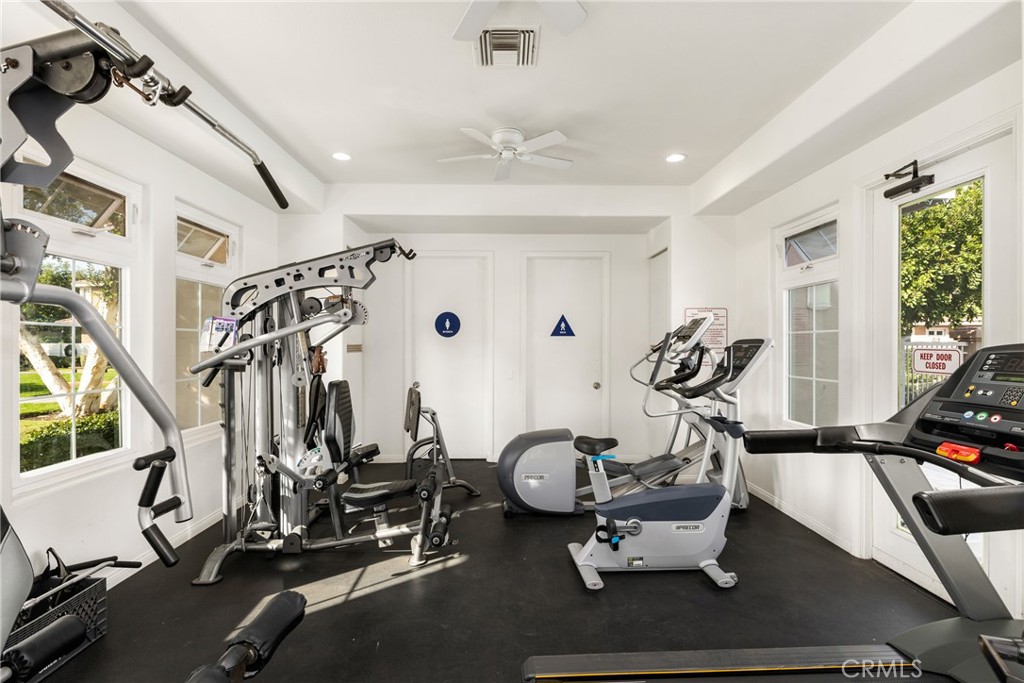 816 S Yellowstone Way