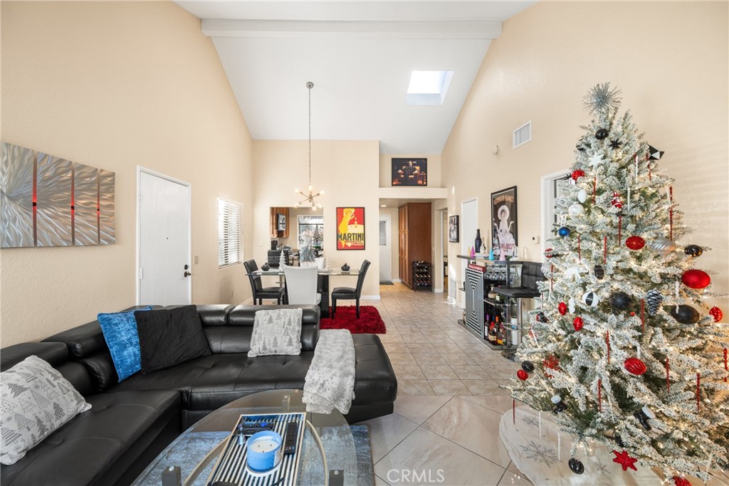 932 S Laurelwood Lane 4