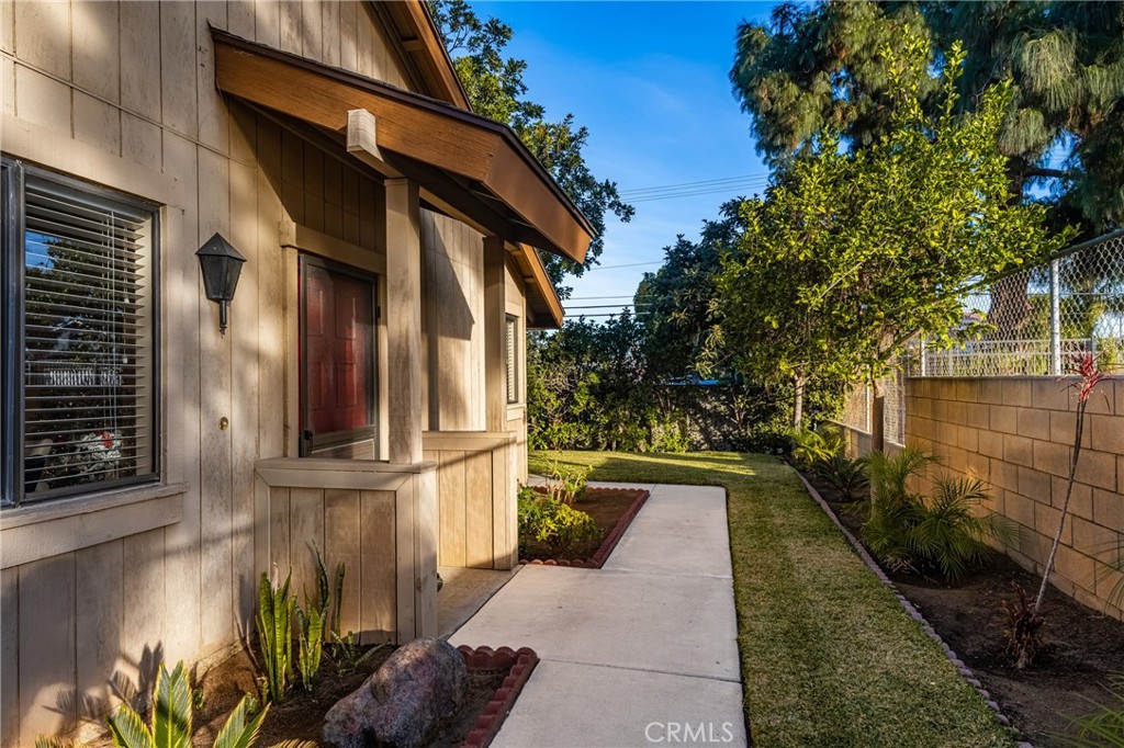 932 S Laurelwood Lane 4