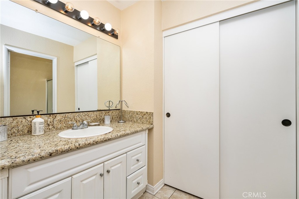 932 S Laurelwood Lane 4