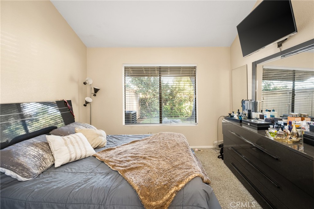 932 S Laurelwood Lane 4
