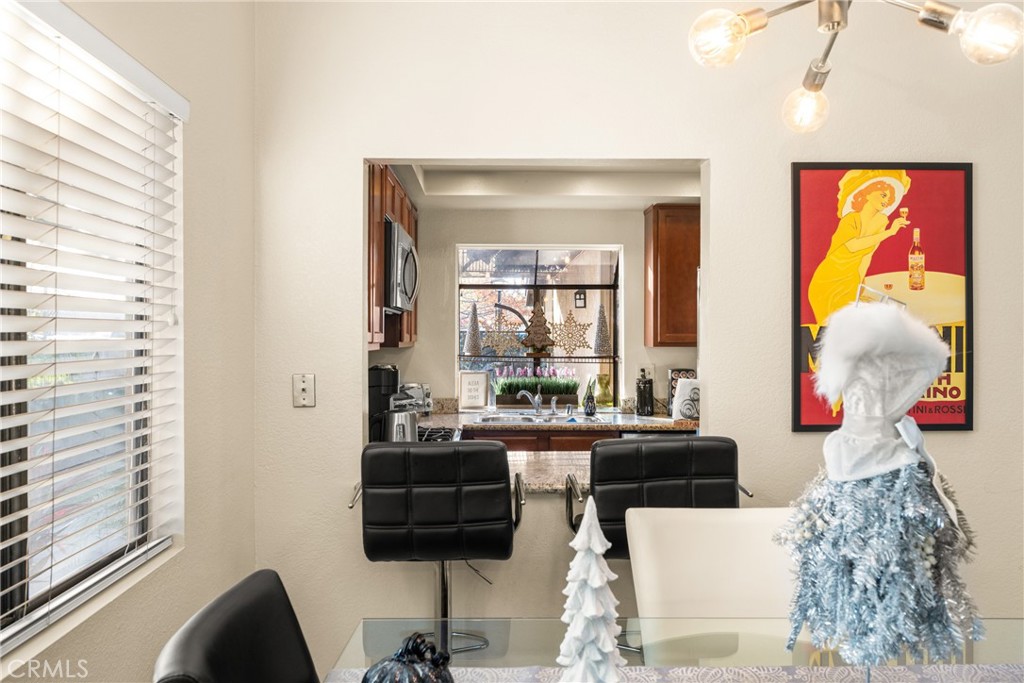 932 S Laurelwood Lane 4