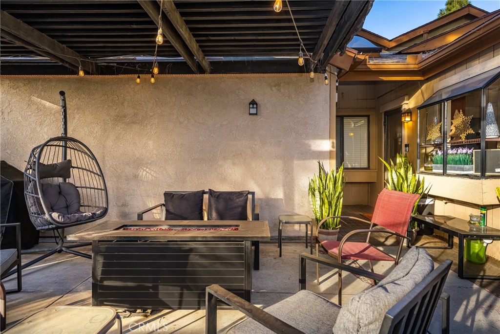 932 S Laurelwood Lane 4