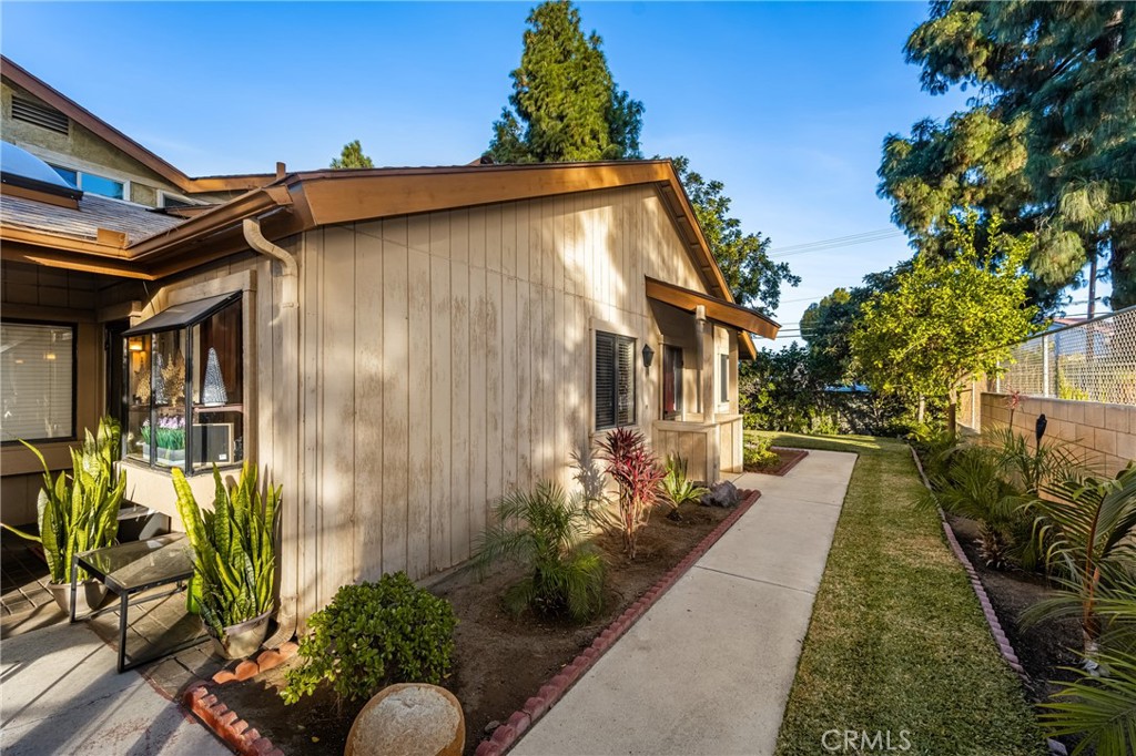 932 S Laurelwood Lane 4