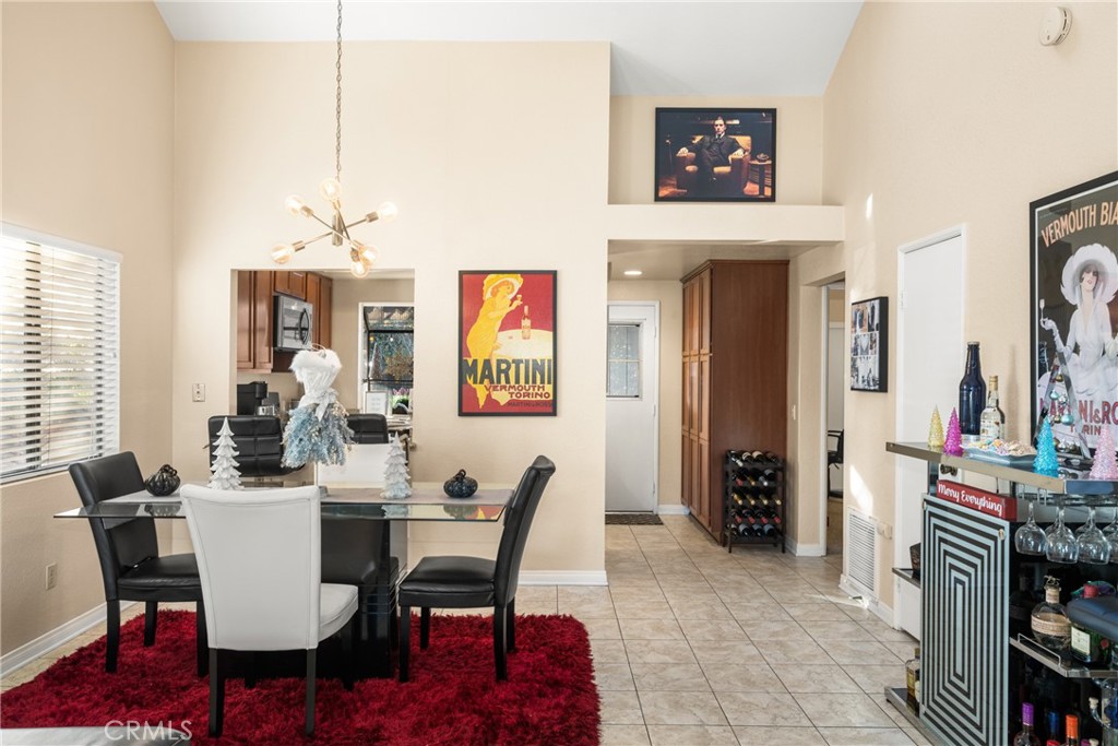 932 S Laurelwood Lane 4