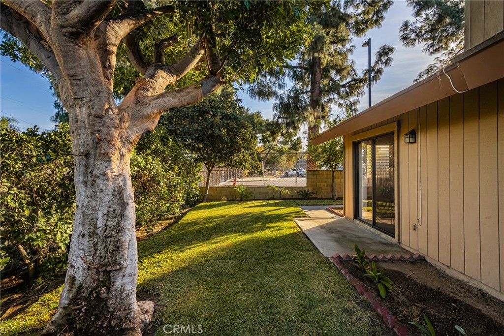 932 S Laurelwood Lane 4