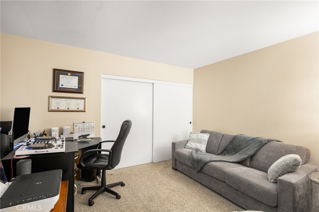 932 S Laurelwood Lane 4