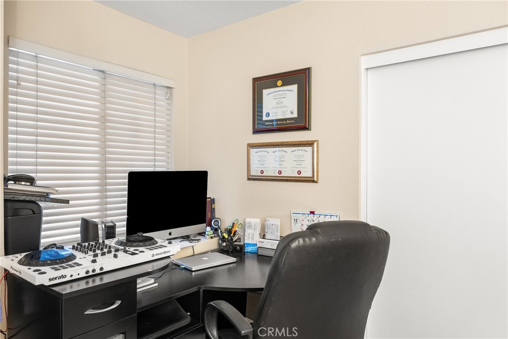 932 S Laurelwood Lane 4