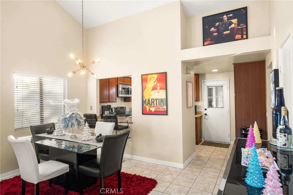 932 S Laurelwood Lane 4