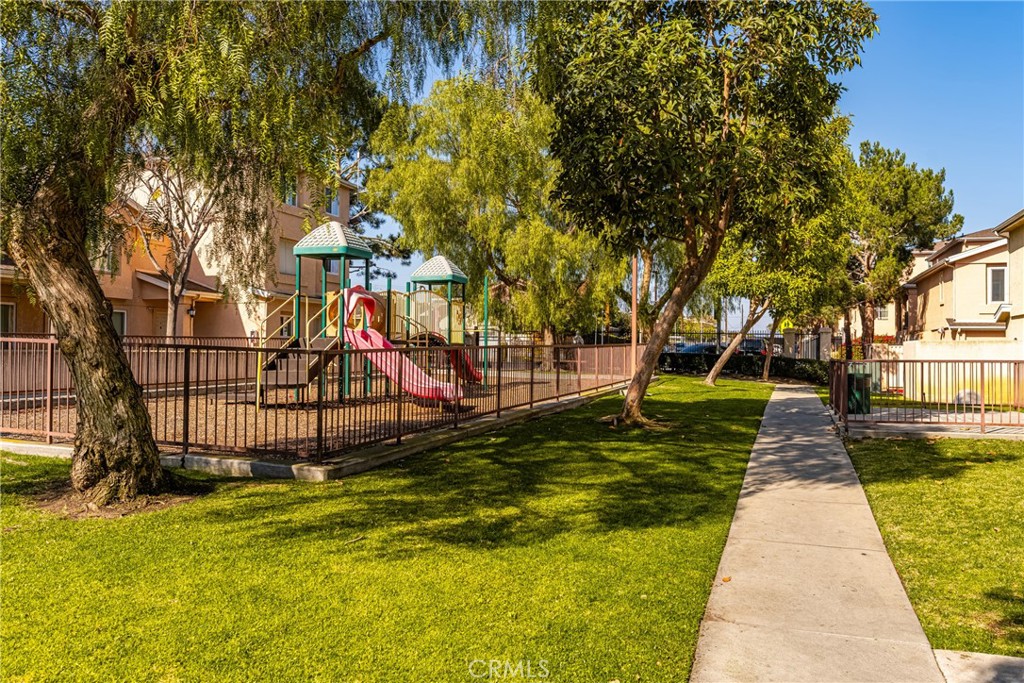 1050 Harbor Heights Drive E