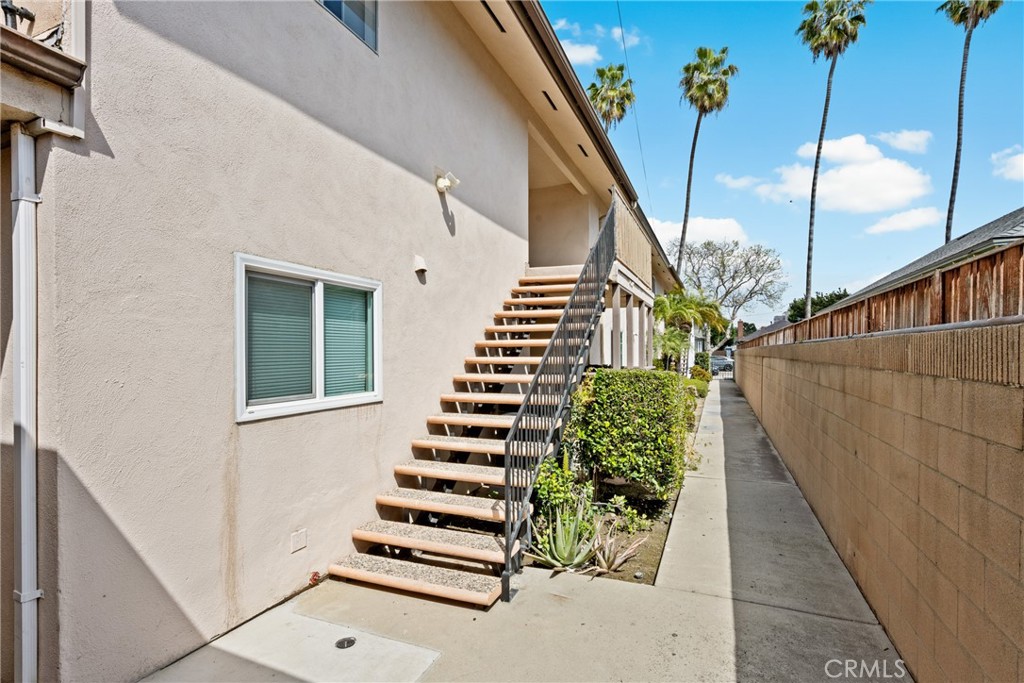 121 S Illinois Street 4