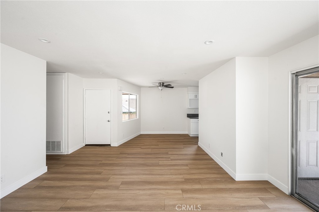 121 S Illinois Street 4