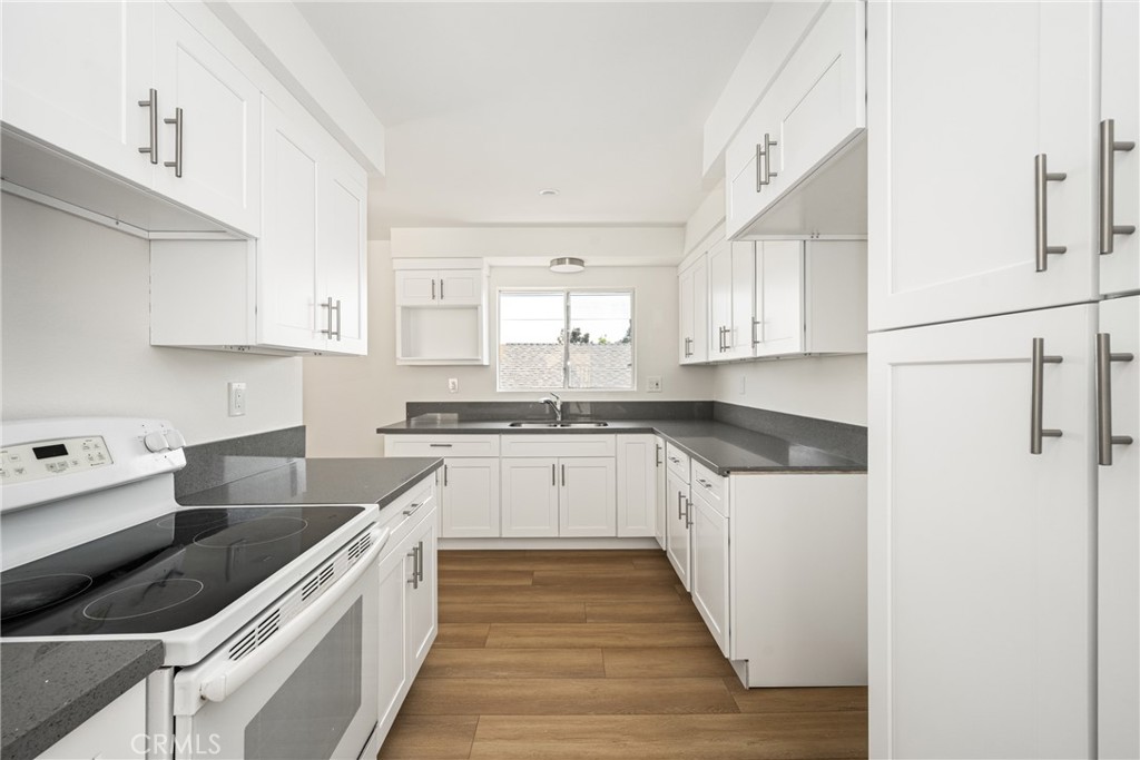 121 S Illinois Street 4