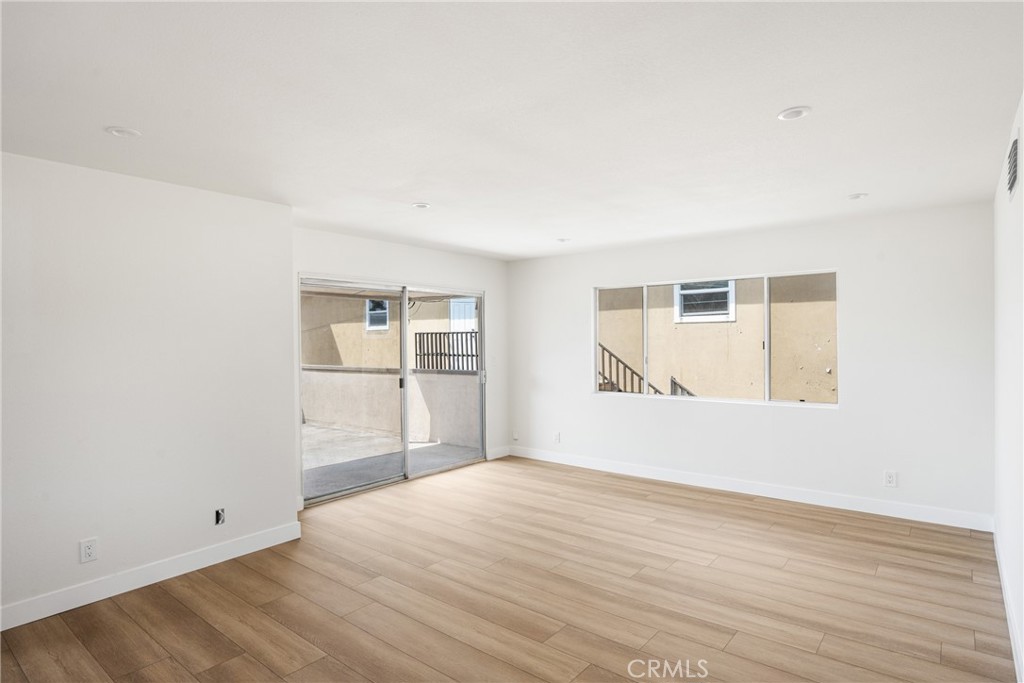 121 S Illinois Street 4