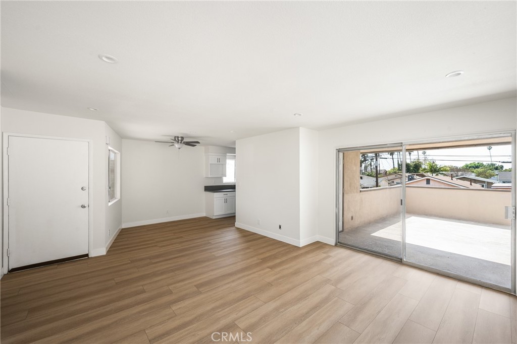 121 S Illinois Street 4